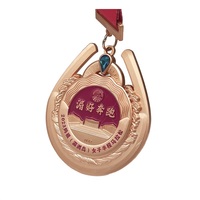 Médailles et trophées de marathon en métal en alliage de zinc avec logo personnalisé en forme de ballon de football 3D