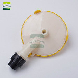 Bebedero automático de plástico Greatfarm con campana para cerdos, para uso en granjas. - Product Image 4