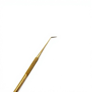 Outil métallique pour rehaussement de cils avec finition argentée et dorée, outil isolateur pour cils avec logo et emballage personnalisés - Product Image 2