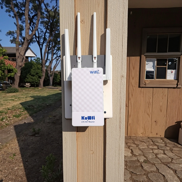KuWFi Outdoor 4G LTE Router with Sim Card Slot 48V POE Support Waterproof Switch Camera 2.4G Wi-Fi Frequency New LAN Router