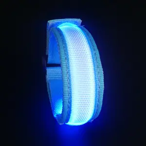 Gelang Led menyala dalam gelap luar ruangan, produk laris gelang dekorasi pesta gelang Led bercahaya