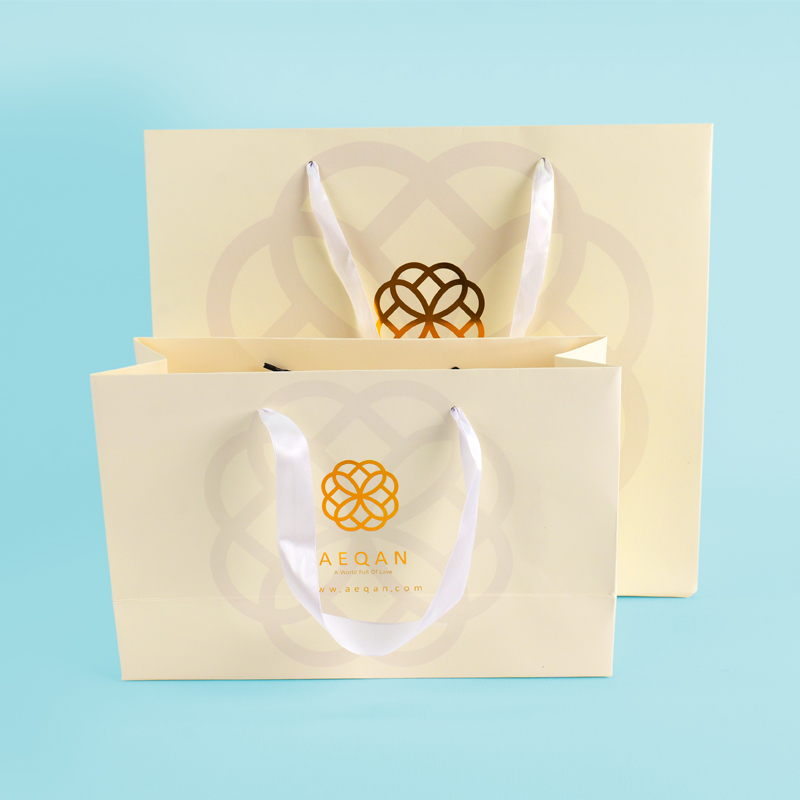 Custom Printed Gold Foil Luxury Clothing Retail Packing Bag White Gift Bag Shopping Packaging Paper Bags With Handles