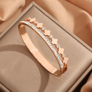 Pulsera de Acero Inoxidable con Baño de Oro de 18K y Dijes Geométricos para Mujer, Joyería Moderna para Bodas - Product Image 4