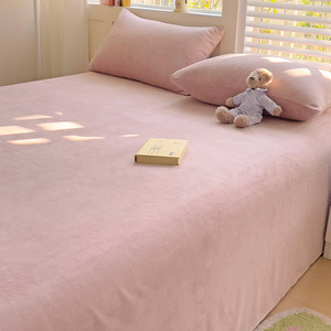 Bộ ga trải giường 3 món chất liệu nhung sữa cao cấp, chống xù, thoáng khí, bao phủ toàn bộ, in họa tiết, kích thước King Size - Product Image 1