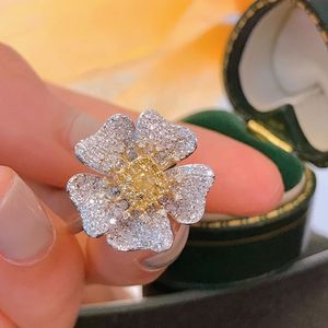 Anillo de Compromiso Xinfly con Forma de Flor, Oro Sólido de 18k, Diamante Amarillo Brillante de 0.90CT - Product Image 3