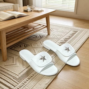 Pantoufles plates pour femmes en satin de soie multicolores, bout rond, semelle souple, faciles à enfiler, chaussures décontractées pour la maison - Product Image 4