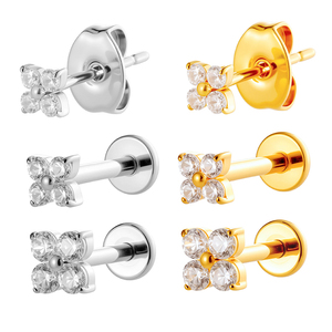 Piercing d'oreille labret plat en titane 16G avec fleur à quatre diamants en zircon pour cartilage, hélix, tragus - Product Image 1