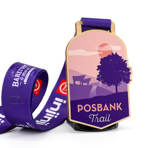 Médailles de course sur piste en bois personnalisées avec rubans Marathon 5K/10K Médailles de sport pour les coureurs Médaille en bambou - Product Image 1