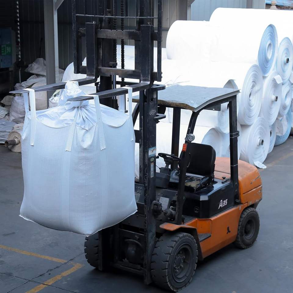 Bao jumbo cũ 4 Bao Jumbo cũ giá rẻ, chất lượng tốt, giao nhanh miền BắcBao Jumbo cũ đã qua sử dụng, vải PP dệt bền chắc Bao Jumbo cũ đựng xi măng, nông sản, khoáng sản Bao Jumbo cũ còn nguyên độ bền, tái sử dụng nhiều lần Bao Jumbo cũ sản xuất tại Hà Nội, giá cạnh tranh Bao Jumbo cũ tiết kiệm chi phí, thân thiện môi trường Bao Jumbo cũ miệng mở, đáy xả, 4 quai nâng chắc chắn