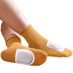 แผ่นรองเท้าอุ่นเท้าแบบทำความร้อนด้วยตัวเอง OEM พร้อมผงเหล็ก ให้ความร้อนได้นาน 8-10 ชั่วโมง ดูดซับความชื้น และดูแลเท้าผู้ป่วยเบาหวาน - Product Image 4