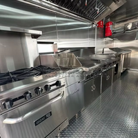 Food Truck Mobile pour le Stationnement des Stades, Offrant des Burgers, des Brats, des Nachos, de la Bière et des Combos de Snacks