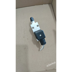 Aventics R412010713 Pneumatic Pressure <b>Switch</b>, 0.2-16 Bar <b>Used</b> - Product Image 1