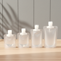 Pochettes d'emballage liquide transparentes en plastique personnalisées avec petit bec verseur et buse, vente en gros