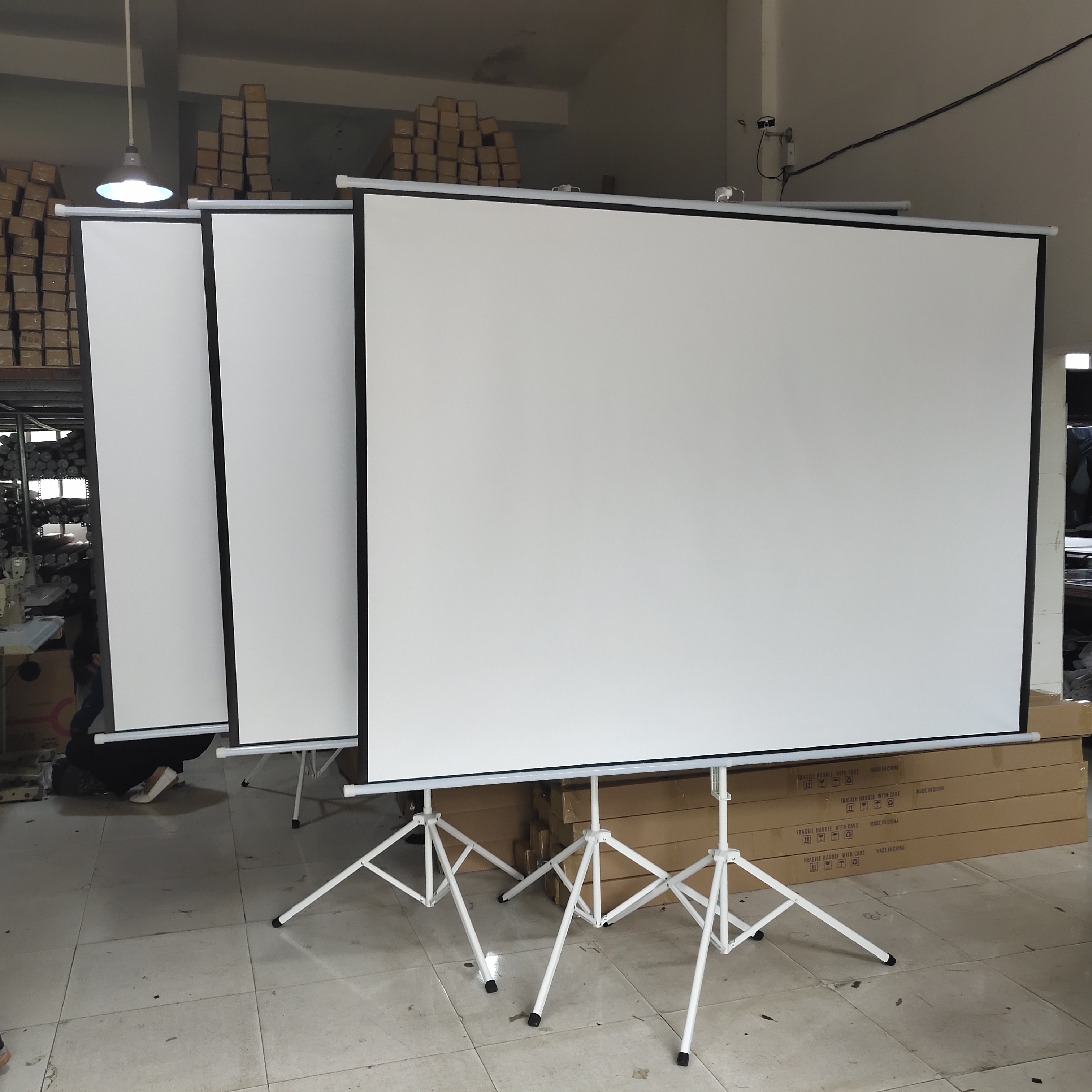 84inch Portable Tripod Pull Down Outdoor Indoor Matte White Projector Screens with Stand