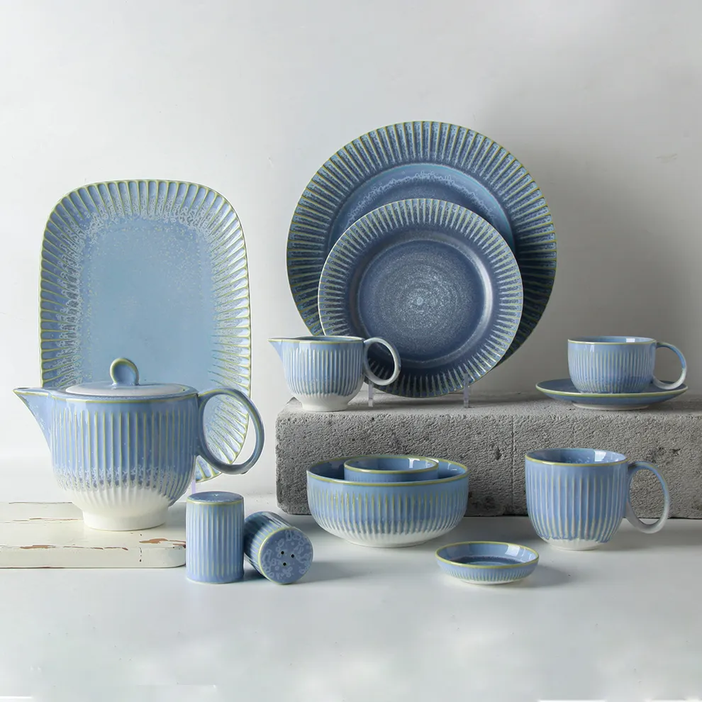 Vente en gros de Shengjing Assiettes et plats en céramique Le four tourne au bleu Bol à fruits Ensemble de tasses Ensembles de vaisselle en porcelaine de luxe