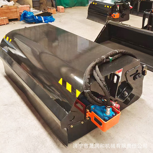 Barredora de Carreteras de 6000 mm Tipo Cerrado, Máquina de Limpieza Vial Municipal con Bomba para Mantenimiento de Carreteras - Product Image 1