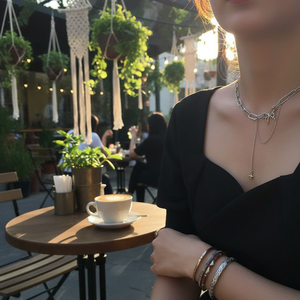 Vendita calda Trending moda minimalista Boho donna catena collane angelo farfalla lega di strass con diamante all'ingrosso - Product Image 3