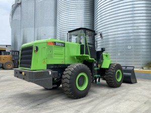 รถตักล้อยางไฟฟ้ารุ่นใหม่ Hoflader 856E 5.5 ตัน ความจุบุ้งกี๋ 2.7-5.6 ลูกบาศก์เมตร ประหยัดพลังงานและต้นทุนการบำรุงรักษาต่ำ เหมาะสำหรับงานขนย้ายวัสดุขนาดใหญ่ - Product Image 4