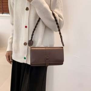 กระเป๋าสะพายคาดลำตัวทอพร้อมกระดุม - Product Image 3