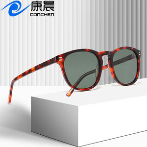 Gafas de Sol Acrílicas Unisex con Marco Ovalado Negro, Polarizadas UV400, para Conducir, Viajar y Complementar Atuendos de Moda - Product Image 4