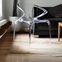 Leicht luxuriöser Esstisch und Stühle aus Acryl, moderne, minimalistische Wohnmöbel, Hocker, Sessel, transparenter Stuhl mit Kristallrückenlehne