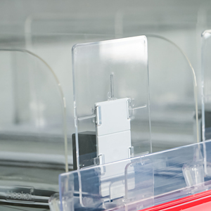 ตัวกั้นชั้นวางของแบบปรับได้ ผลิตจาก PVC อะคริลิก สำหรับจัดระเบียบสินค้าในซูเปอร์มาร์เก็ตและร้านค้าปลีก - Product Image 6