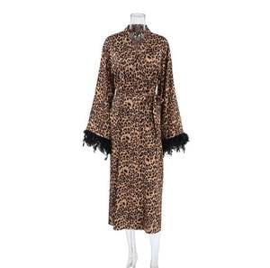 Pijama sexy de leopardo con estampado digital de manga larga y plumas para mujer, vestido sexy con cuello en V profundo y corte en A, ropa de dormir de gran venta - Product Image 4