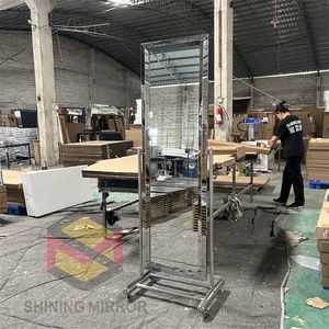 Braket ve tekerlekler ile yeni tasarım ayna paslanmaz çelik çerçeve zemin ayakta aynalar tam boy metal ayna çerçevesi - Product Image 5