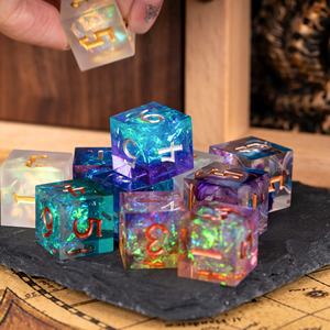 Настраиваемые по цвету кубики D6 из смолы и пластика с ярко-оранжевым блеском и бумагой по краю для игр DND RPG - Product Image 3