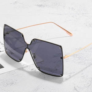 Lunettes de soleil carrées surdimensionnées vintage 2026 pour femme avec logo personnalisé, monture métallique et protection UV400 - Product Image 4