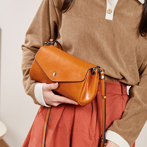 Bolso Bandolera para Mujer, de Cuero Genuino, Color Amarillo Atardecer, Tipo Cubierto, Bolso Mensajero Resistente - Product Image 4