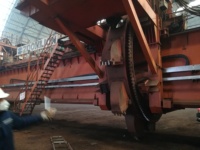 Équipement de manutention de granulés pour entrepôt : Grue de récupération à roues autoportante avec glissière renforcée en plastique PA66 résistant à l'usure pour le transport de câbles