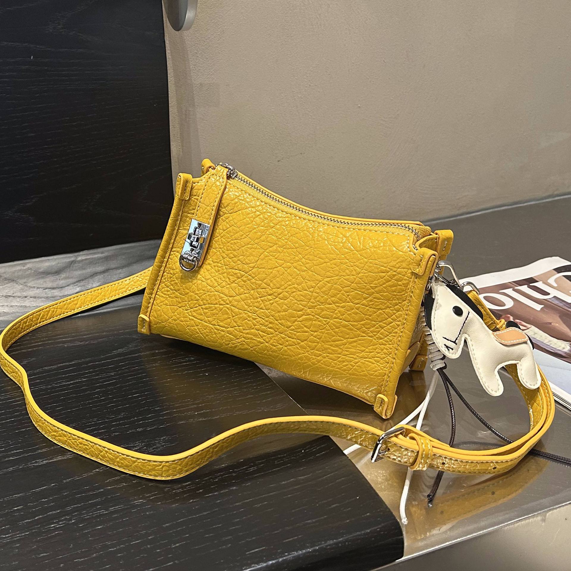 Jaune