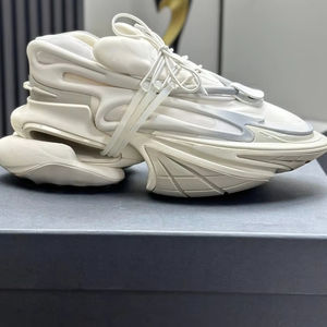 Chaussures de sport de luxe de créateur - sur mesure - tendance mode - chaussures décontractées à semelle épaisse - pour hommes et femmes - Product Image 1