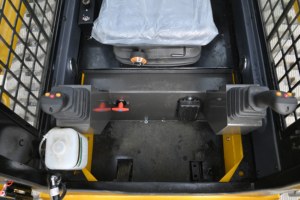 Chargeuse compacte sur chenilles Cougars CG67T fiable avec moteur 75 CV et cabine climatisée pour flottes de <span class=keywords><strong>location</strong></span> d'équipements, certifiée CE - Product Image 6