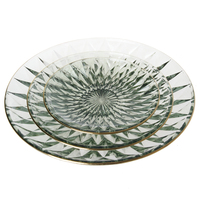 Fête de mariage 12 "plaques de chargeur bordées d'or en verre clair pour la décoration de table d'événements