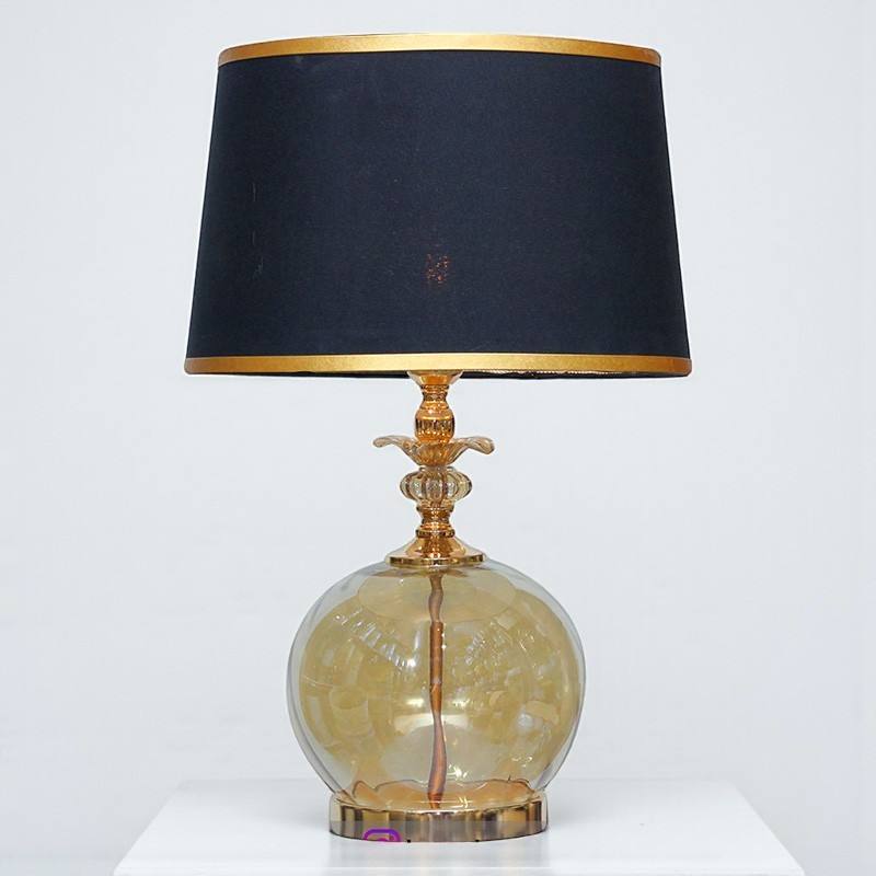 สีดำสีกากี