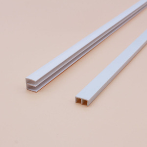Rail de guidage en <span class=keywords><strong>PVC</strong></span> rigide extrudé sur mesure en forme de <span class=keywords><strong>double</strong></span> <span class=keywords><strong>U</strong></span> ou canal en E pour systèmes de portes coulissantes en verre - Product Image 5