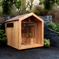 Sauna extérieur en bois massif avec toit incliné, esthétique de villa moderne, extrémités triangulaires, robuste, résistant aux intempéries et imperméable