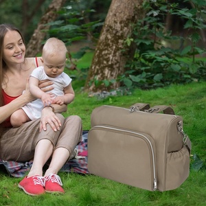 <span class=keywords><strong>Sac</strong></span> à dos à couches en nylon à la mode sacs imperméables pour bébé pour maman et <span class=keywords><strong>papa</strong></span> avec matelas à <span class=keywords><strong>langer</strong></span> - Product Image 4