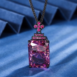Collier pendentif tendance en cuivre plaqué or noir avec zircone cubique bleue 15*20mm, finition écologique, pour femme - Product Image 3