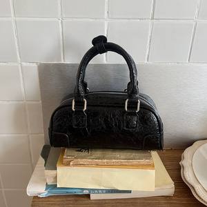 Sac à bandoulière coréen tendance pour femme, collection Printemps 2025, carré horizontal, fermeture éclair, pour tenues quotidiennes, style Lolita, motif fleurs de cerisier jaunes - Product Image 2