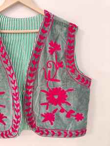 Chaleco Suzani de Terciopelo Vintage, Bordado Artesanal, Estilo Boho Chic, Chaleco para Festivales para Mujer, Chaqueta Suzani, Regalo para Ella - Product Image 4