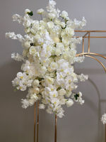 Chemin de table en fleurs artificielles blanches personnalisées pour la décoration de l'allée de mariage et des tables