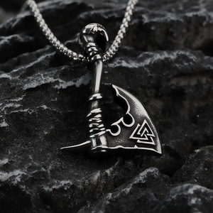 Pendentif hache viking en acier inoxydable, collier pour homme, design géométrique, bijoux cadeau - Product Image 1