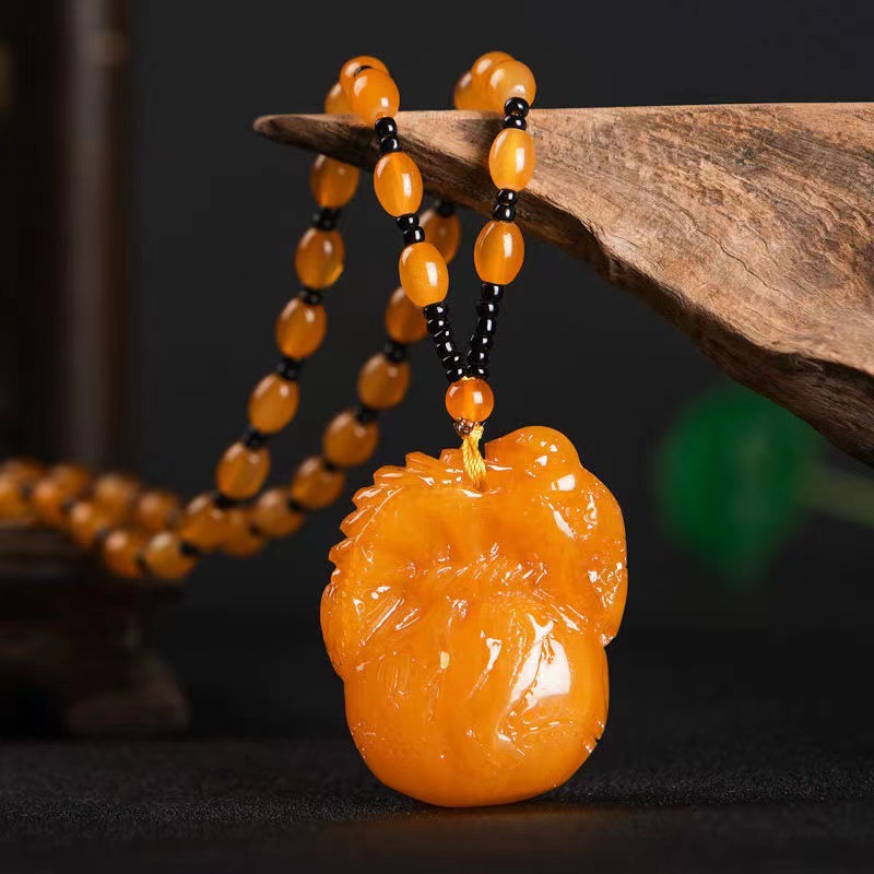 Collana gialla in ambra antica imitazione - Portafortuna