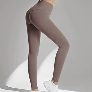 Leggings côtelés sans couture taille haute effet push-up avec logo personnalisé, couleur nude, doux et extensibles, pour yoga, course et fitness - Product Image 2