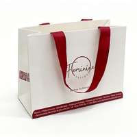 Sac fourre-tout en papier blanc de luxe, sac cadeau, sac de shopping, logo personnalisé imprimé, papier couché pour l'emballage de cosmétiques, de parfums et de produits de soins féminins