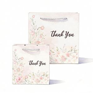 ถุงกระดาษช้อปปิ้งหรูหราเป็นมิตรกับสิ่งแวดล้อม KM พร้อมหูหิ้วริบบิ้นสำหรับบรรจุภัณฑ์ของขวัญและเสื้อผ้า - Product Image 2