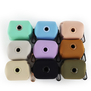 Correa de perro portátil biodegradable divertida de alta calidad con diseño bonito y personalizado con soporte para bolsa de caca dispensador de bolsa de caca portátil para cachorros - Product Image 2